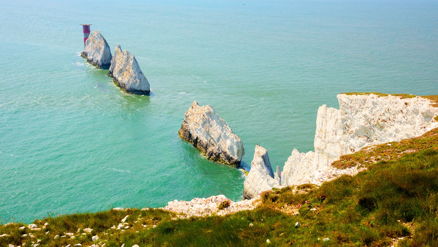 The isle of wight is considered. Остров уайт великобритания фото. скалы иглы о уайт. isle of wight путеводитель об острове красные волосы 2007 фото. isle of wight путеводитель 2006 фото.